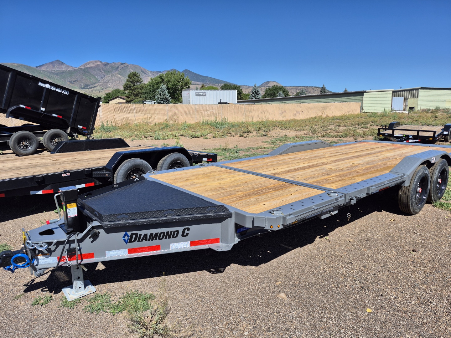 2025 Diamond C Tandem Axle Split Tilt/18,000 GVWR/102″x22′