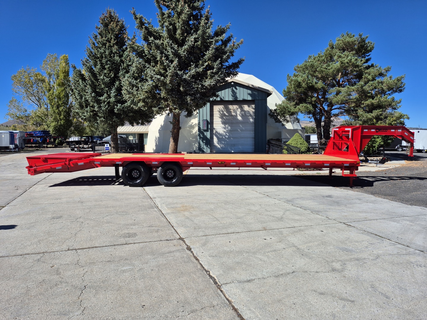 2026 Delco Gooseneck Tandem Axle Low Pro Dual/20,000 GVWR/102″X32′