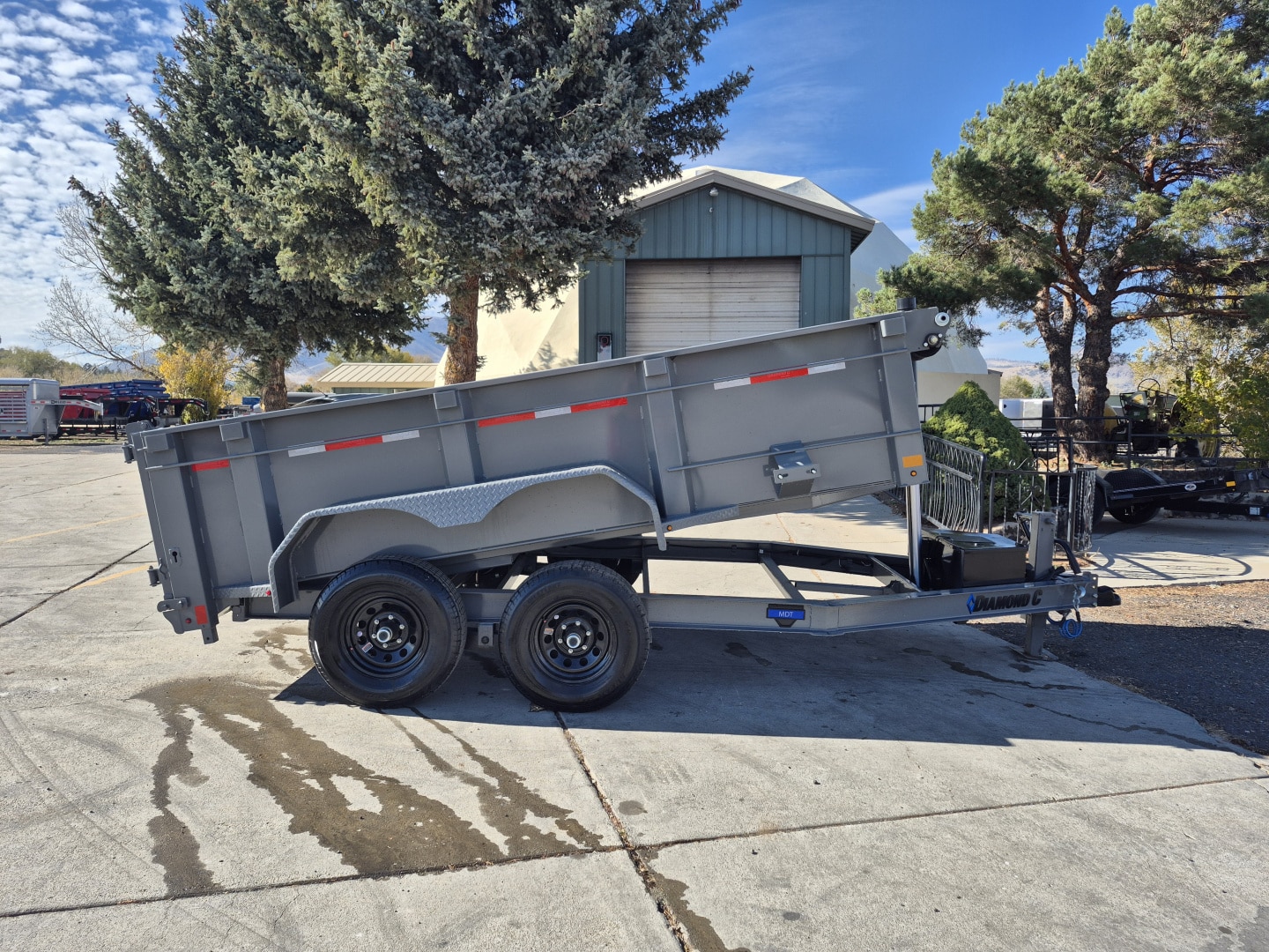 2025 Diamond C Tandem Axle Dumper/9,890 GVWR/77″x12′