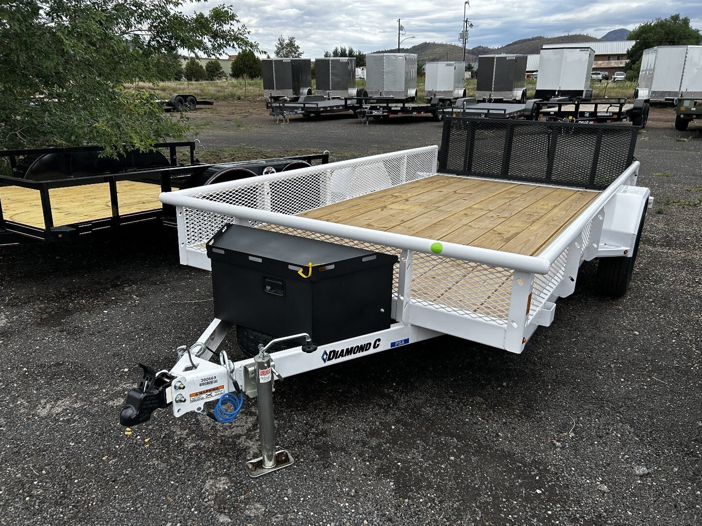 2025 Diamond C Single Axle Premium Utility/2990 GVWR/77” x 12′