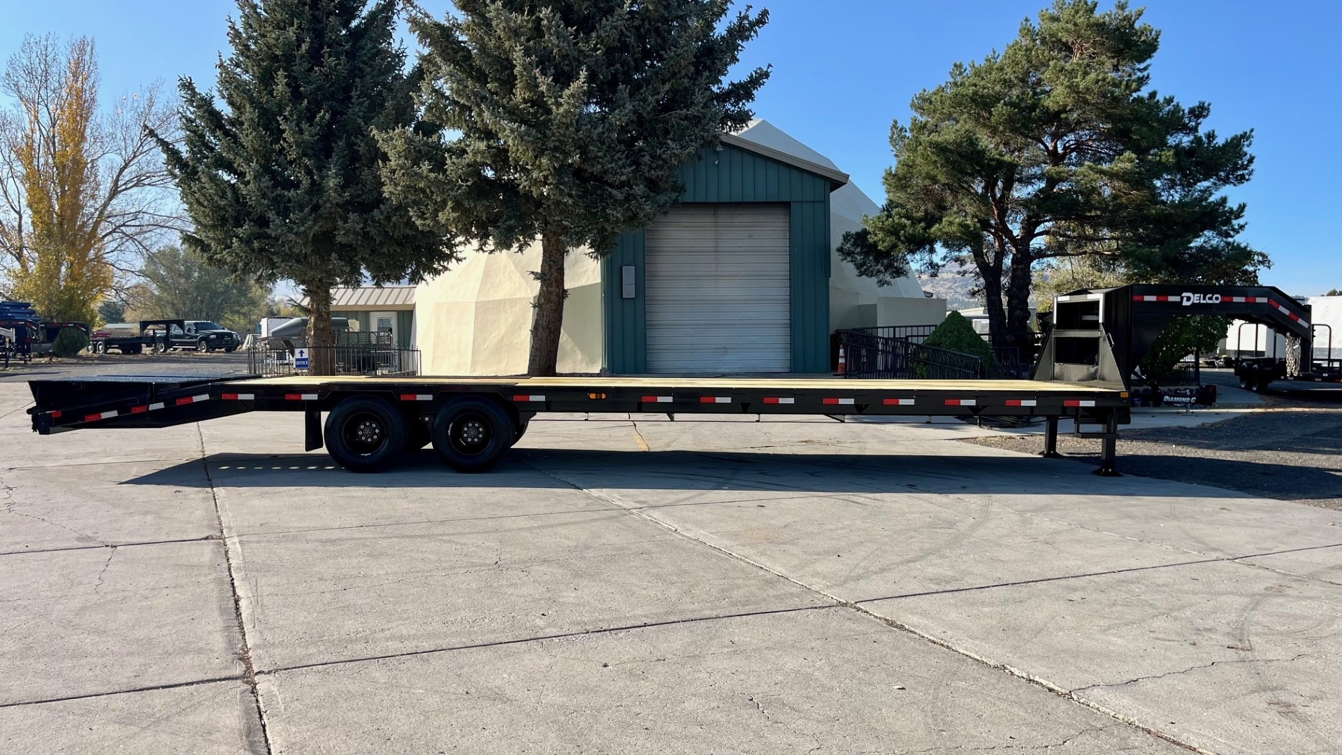 2026 Delco Gooseneck Tandem Axle Low Profile /20,000 GVWR/102″X35′