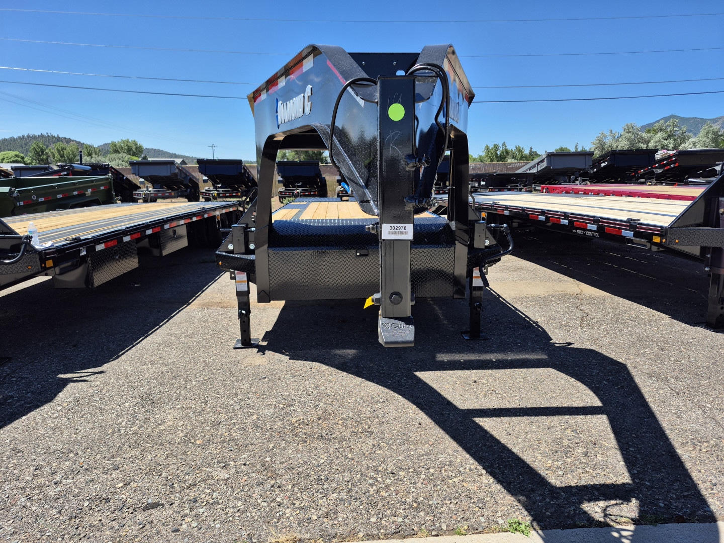 2025 Diamond C Gooseneck Tandem Axle Deckover/18,000 GVWR/102″x28′