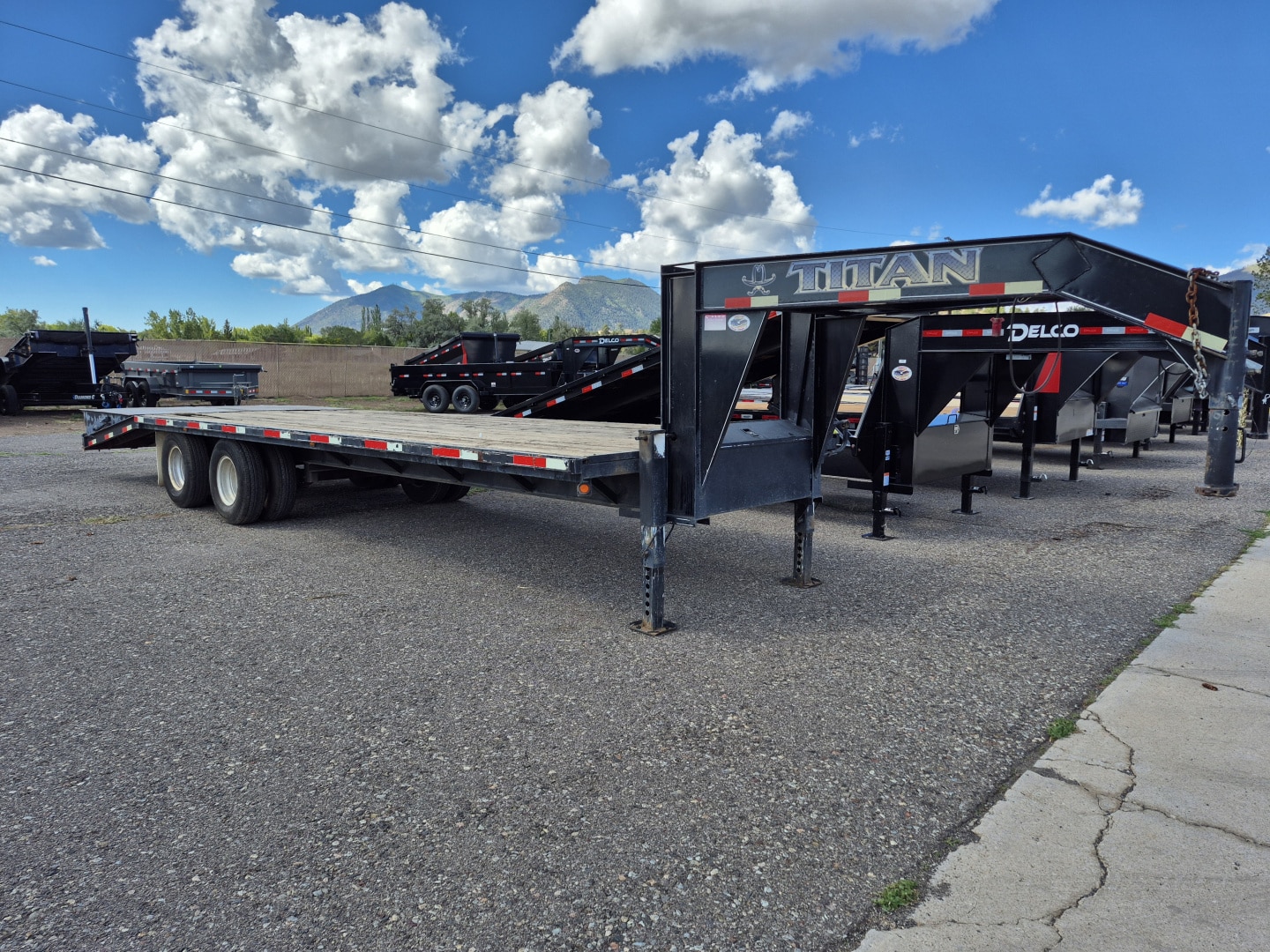2012 Titan Gooseneck Titan Tandem Axle Deckover/20,000 GVWR/94″X22′