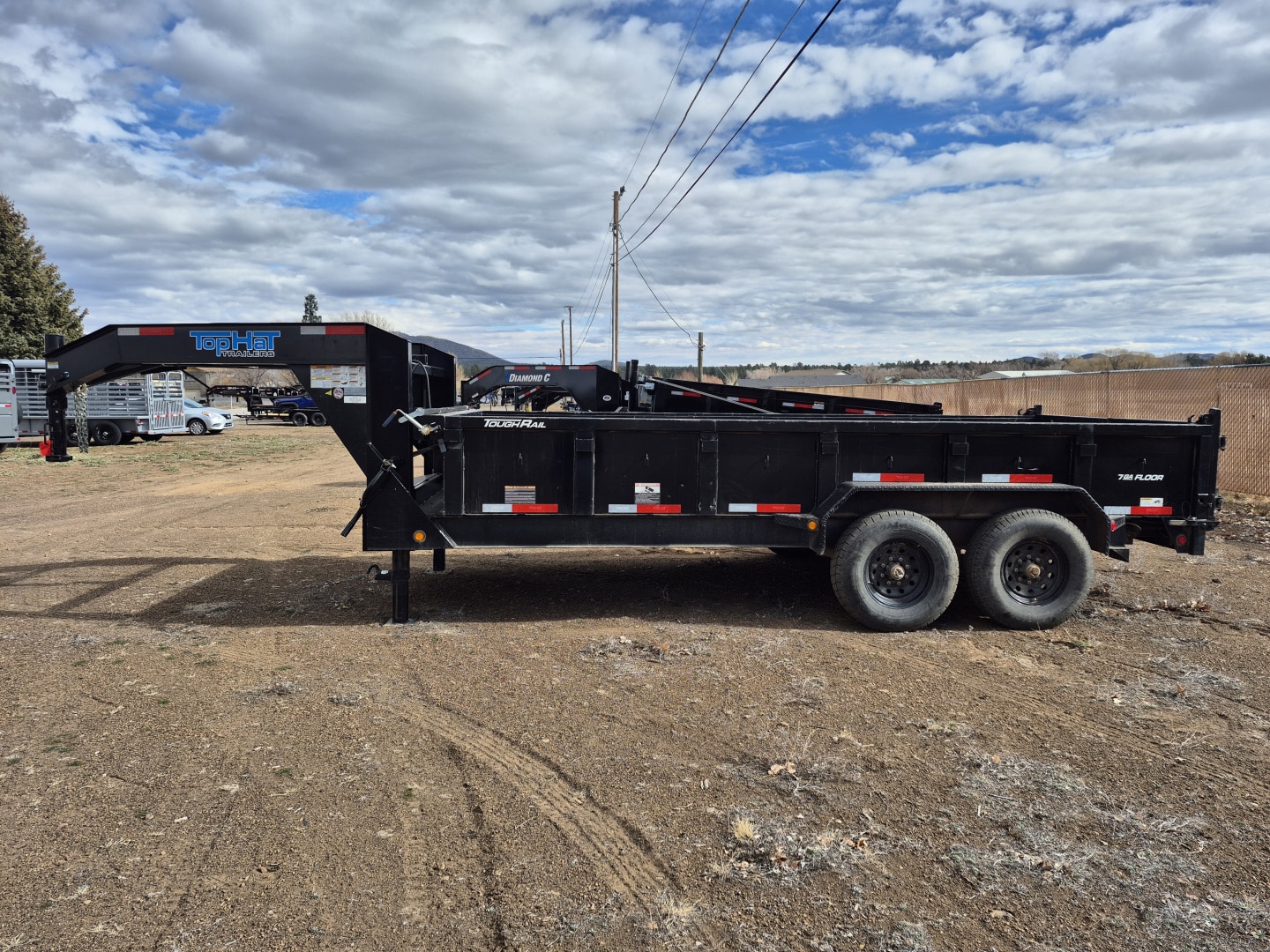 2021 Top Hat USED AS IS Gooseneck Tandem Axle Dump/14,000 GVWR/83″X16′